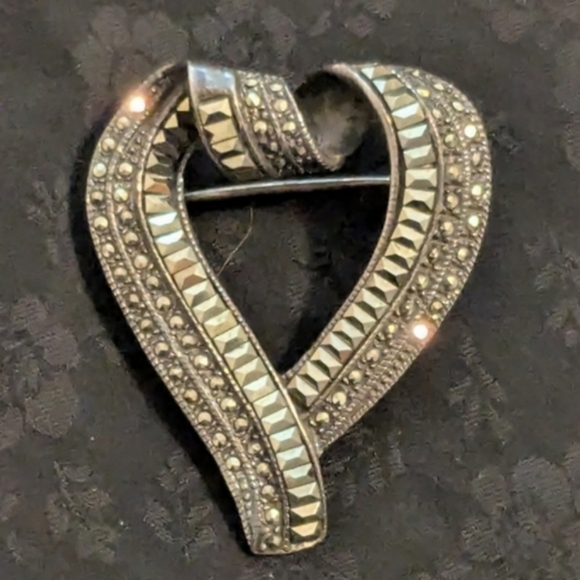 Large Vintage Solid Sterling Silver Marcasite Art Deco Heart Brooch - Picture 2 of 13